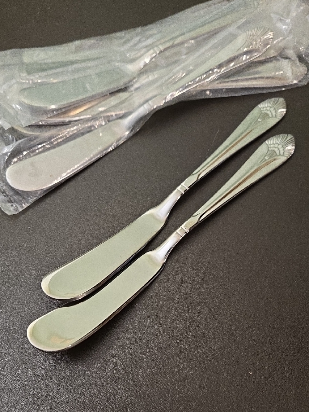 **35** BUTTER/CHEESE SPREADERS - 7" LONG POPPY DESIGN -   NEW